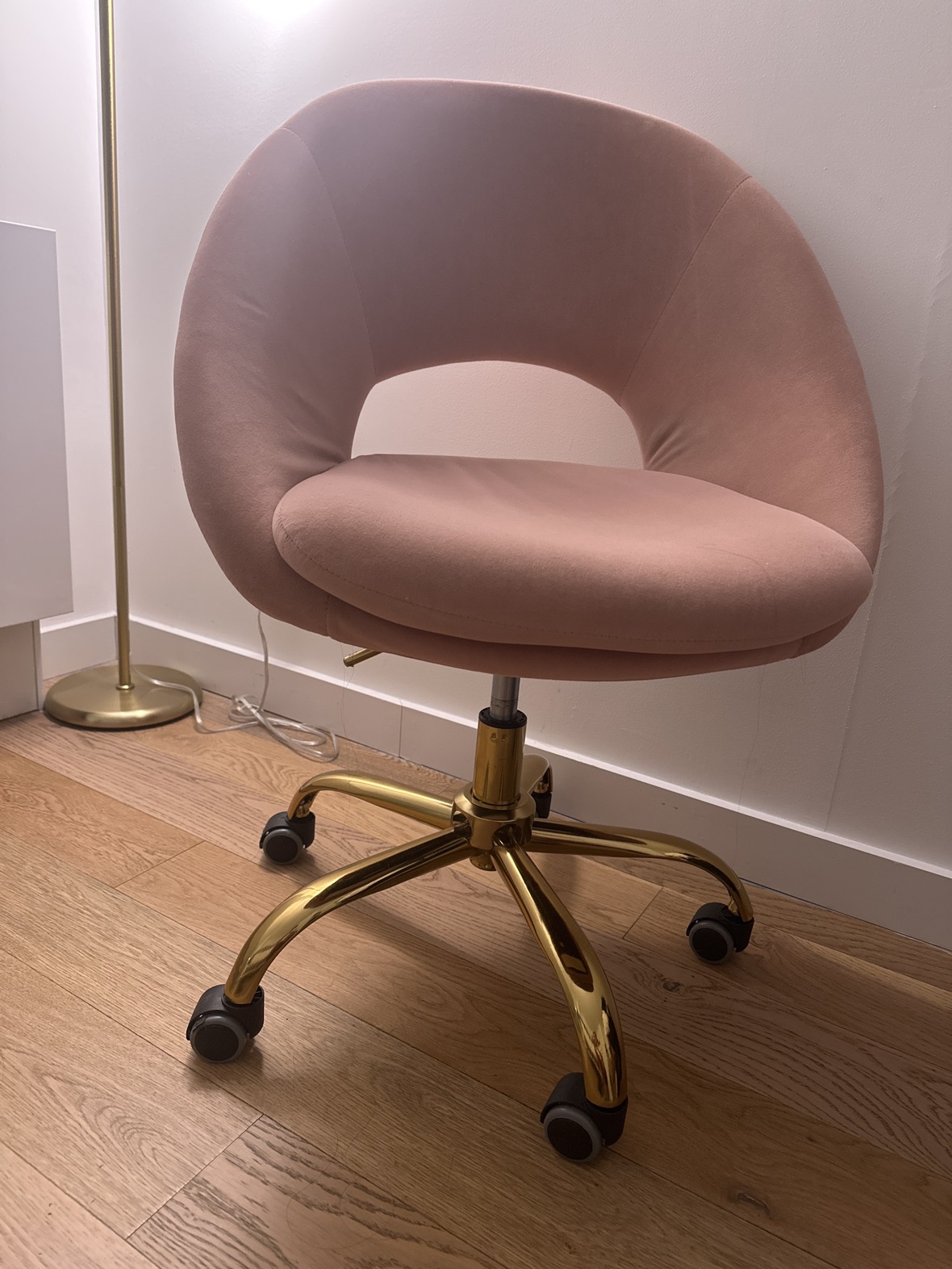 Lourdes Rotating Pink Chair - photo 2