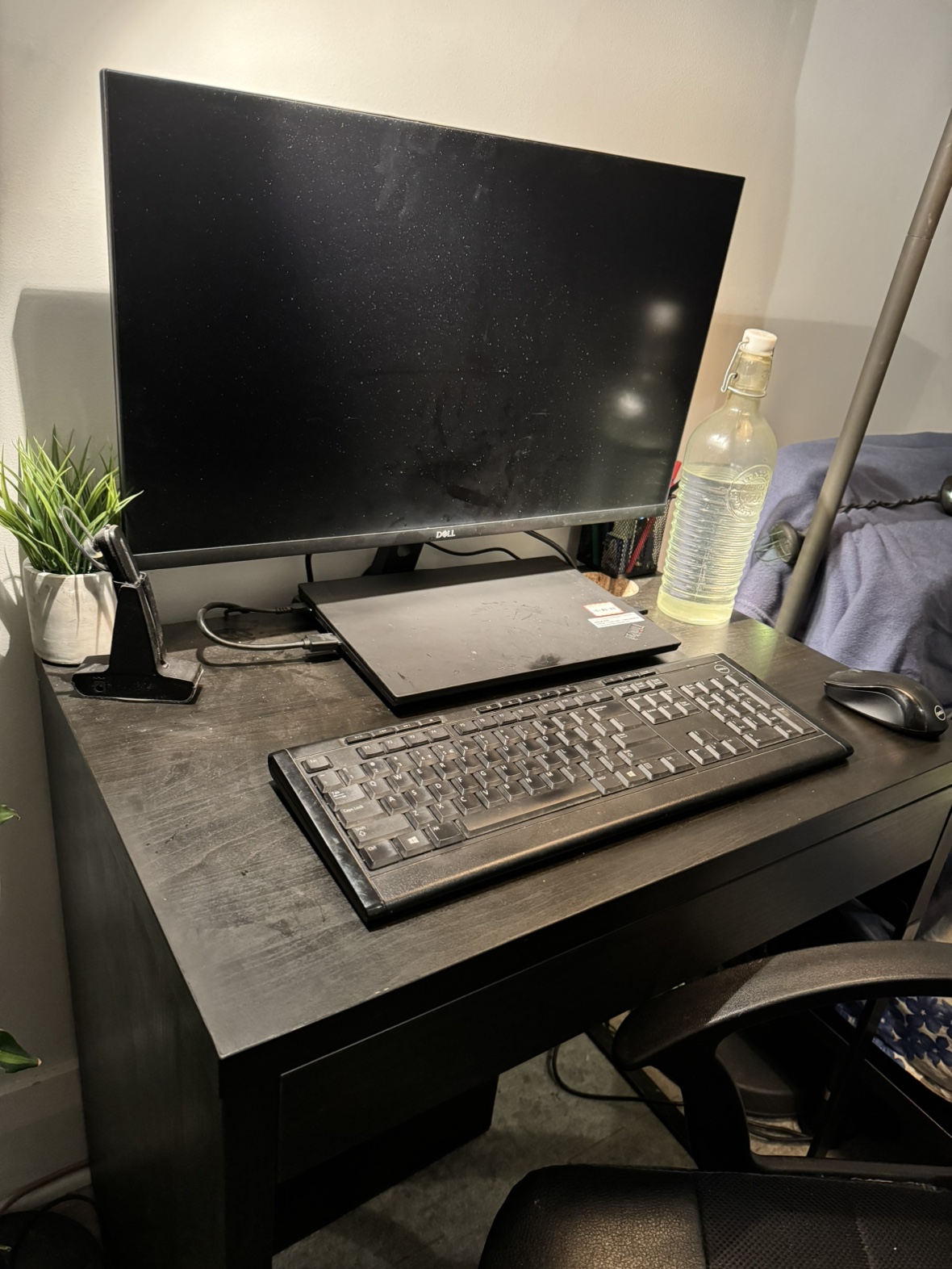 Office desk and chair - photo 2