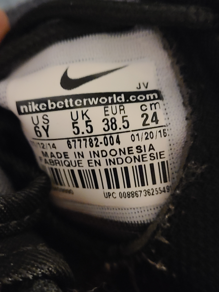 women's NIKE Roshe Run Print 677782-004 runners Size 6Y image indicator(2)