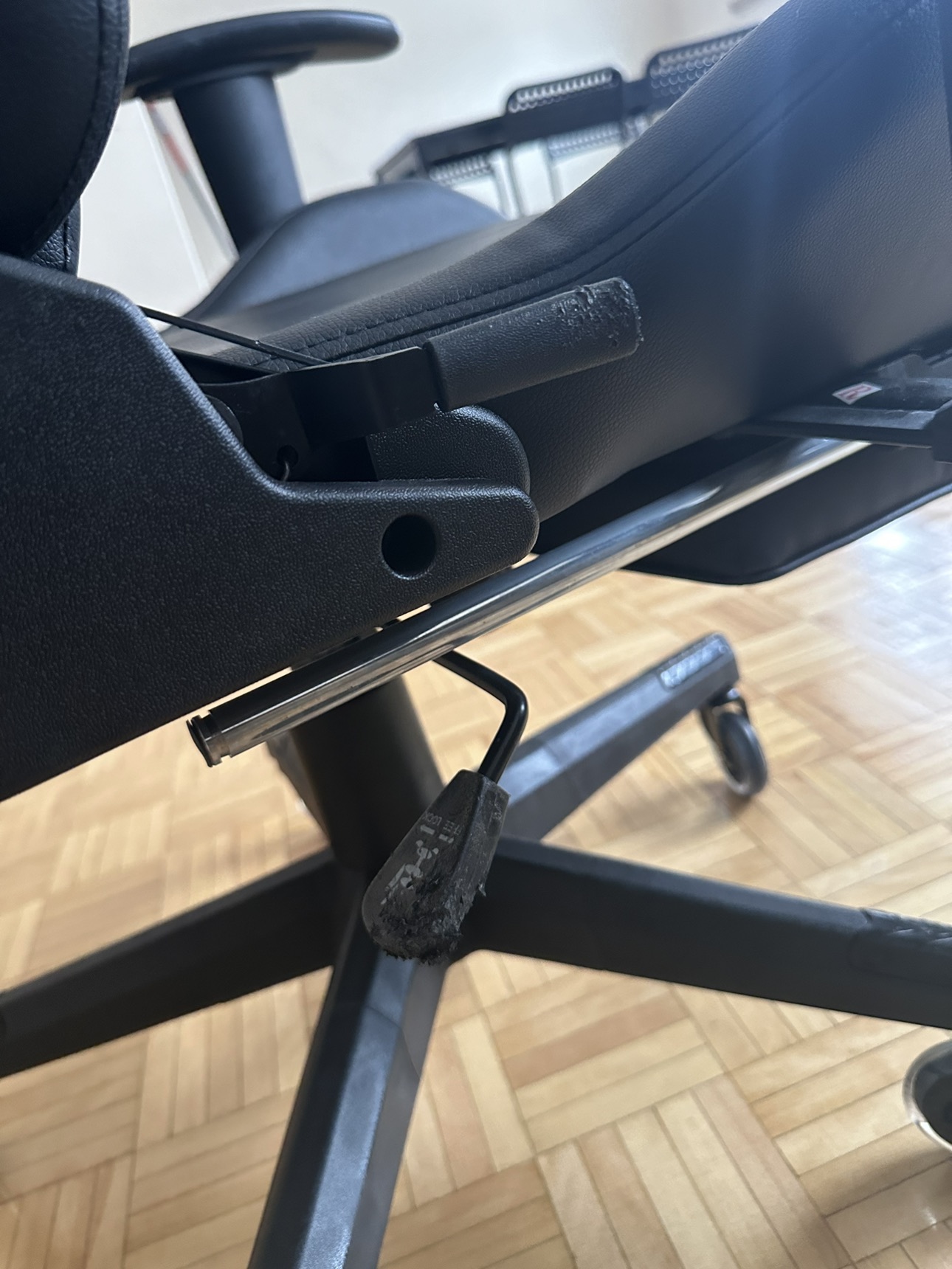 Gaming Chair  with cosmetic damages - photo 2