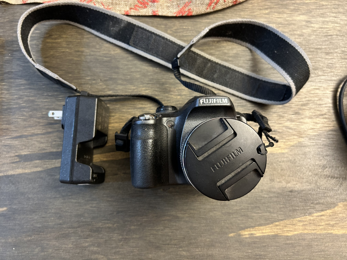 Fujifilm Finepix SL280 camera thumbnail