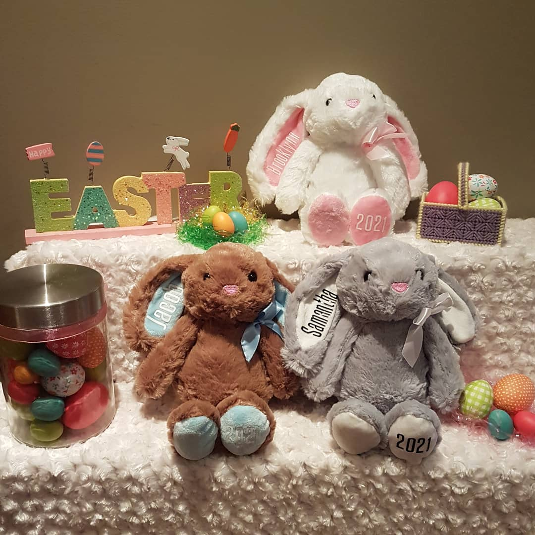 Easter Bunnies and Baskets image indicator(2)