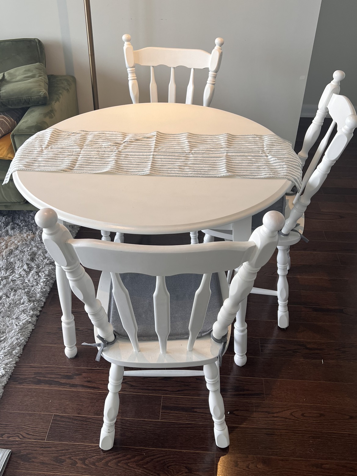 dinning table and chairs set image indicator(2)