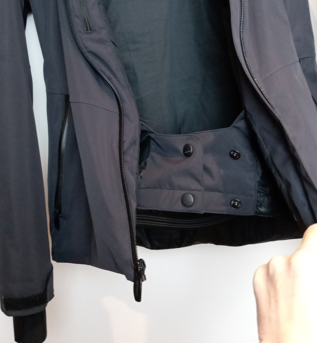 Marmot women's jacket image indicator(3)