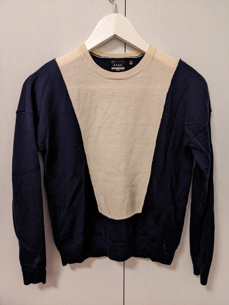uniqlo sweater size s image indicator(2)