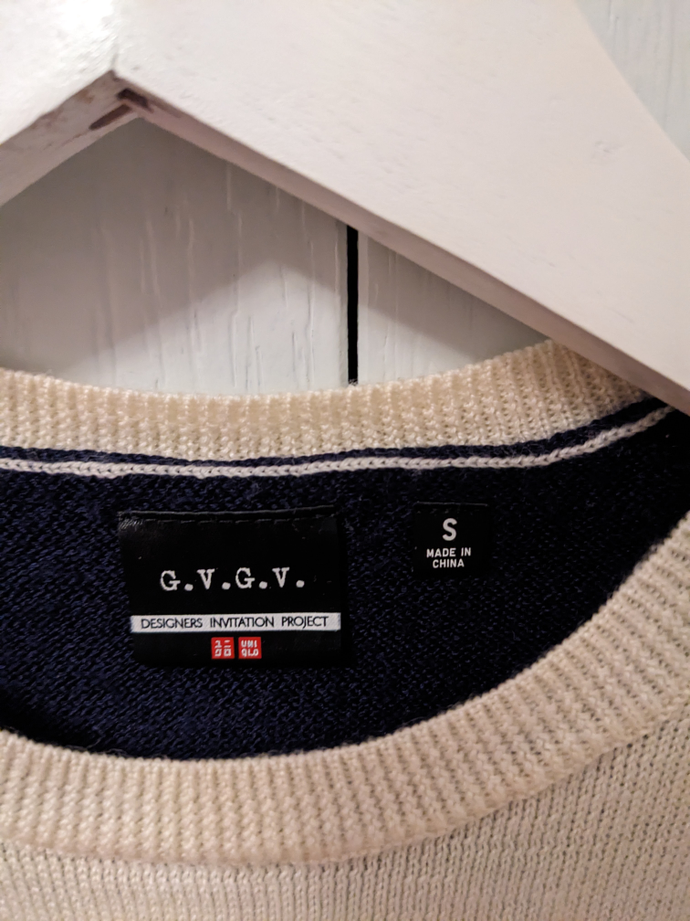 uniqlo sweater size s image indicator(3)