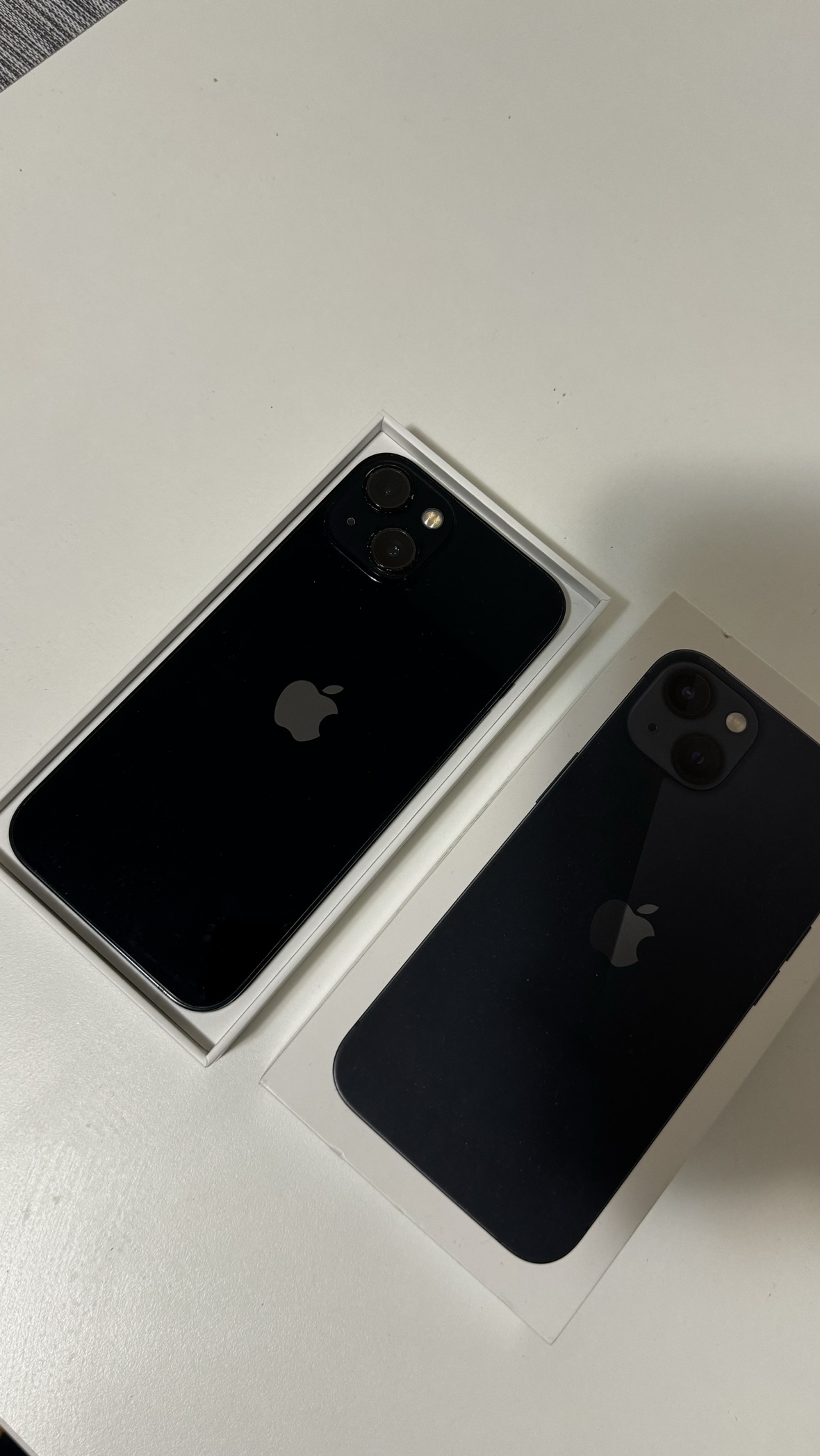 iPhone 13 - photo 2