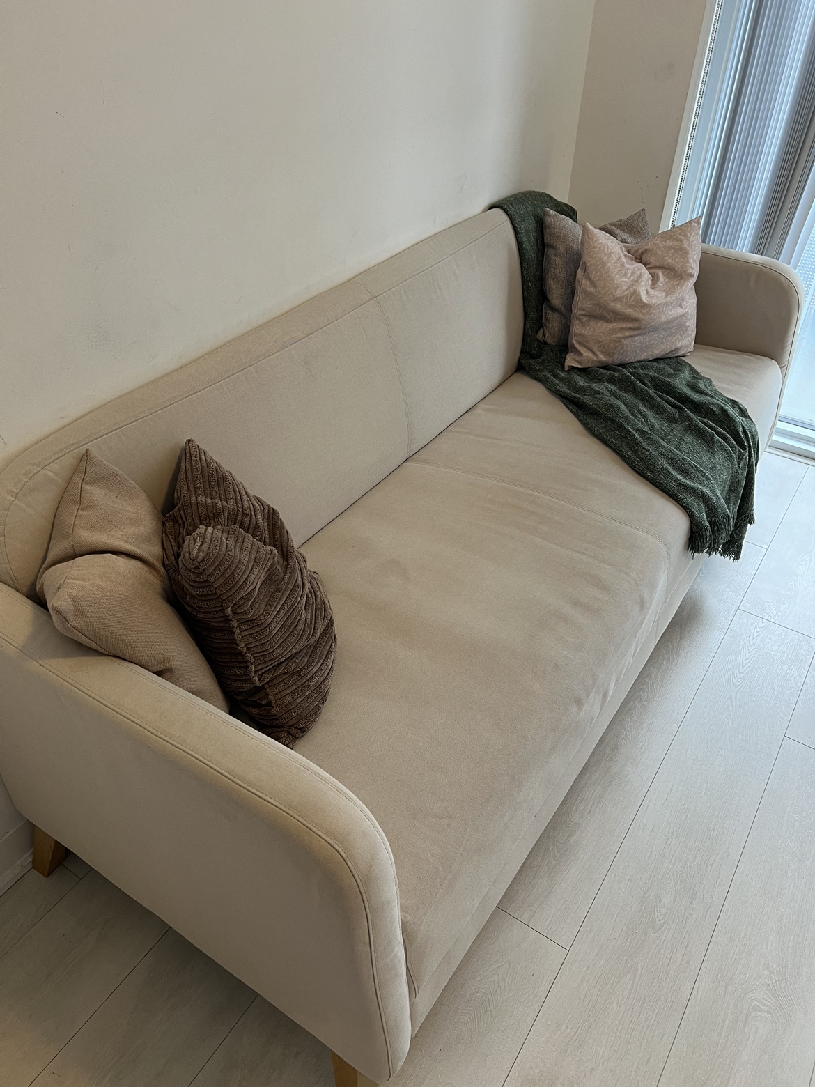 IKEA couch  - Linanas image indicator(7)