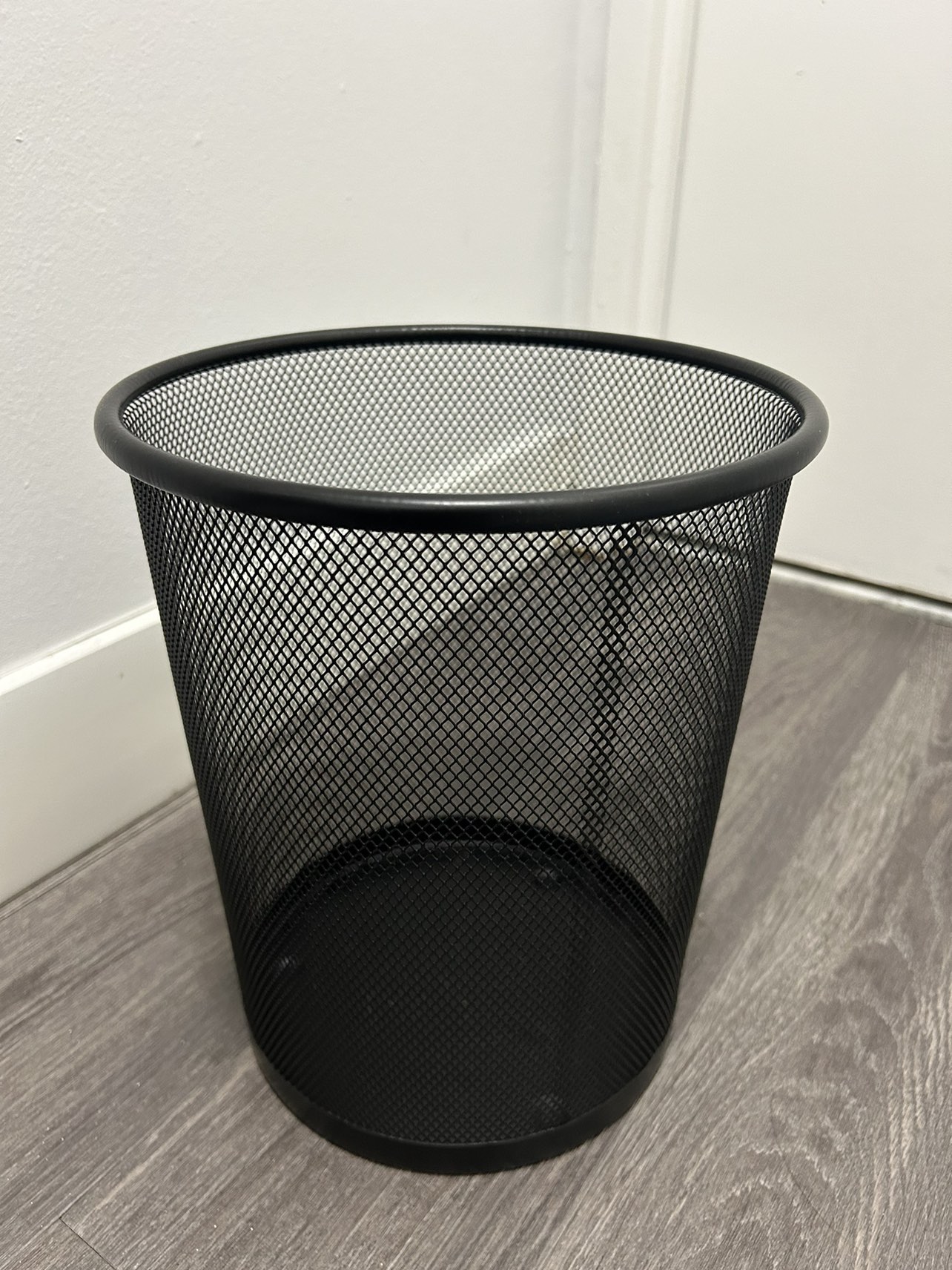 Moving sales: Waste basket