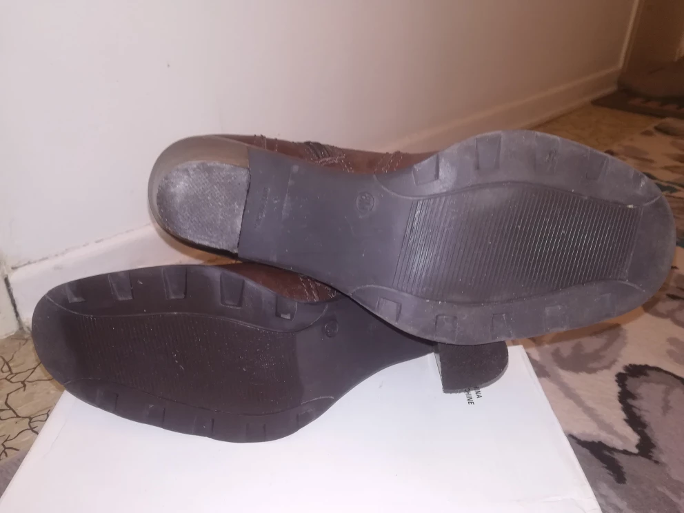 Worn Once no box Women's Brown Leather  Boots, size 8 image indicator(4)