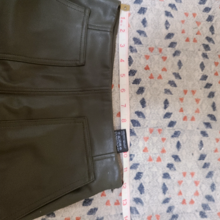 Women’s not real leather H&M skirt image indicator(5)