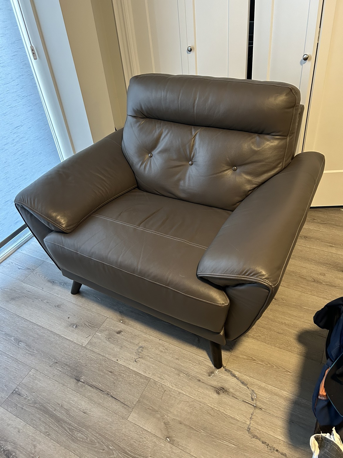Oversized accent chair