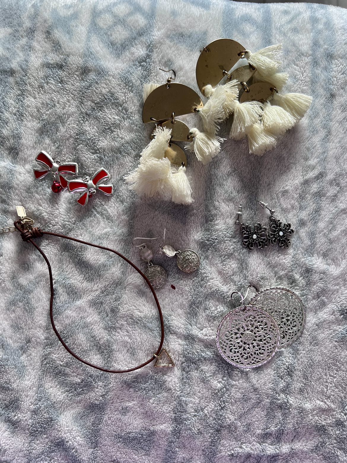 Few earrings and choker thumbnail