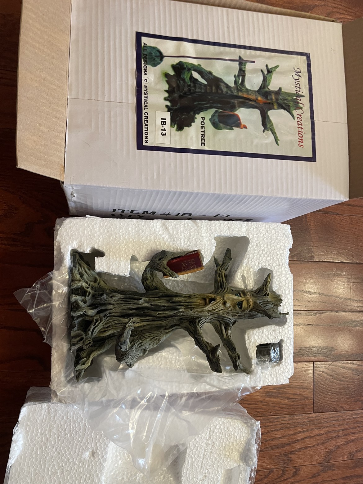 *FREE* NIB *Resin Wizard and Tree garden decorations  *newinbox* - photo 2