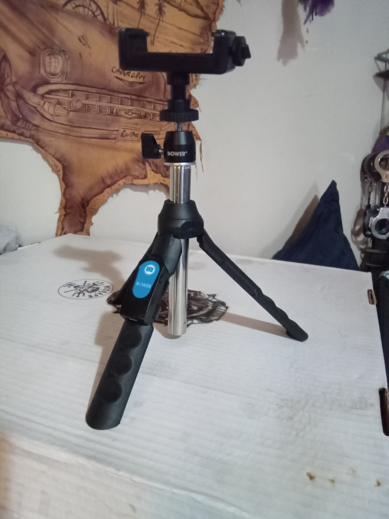 phone tri pod with Bluetooth shutter button