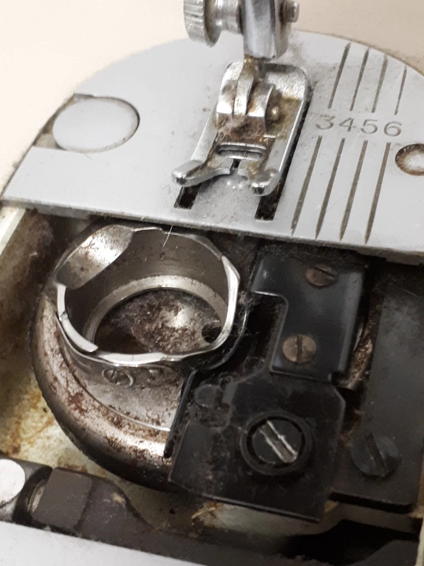 🥕 Old Singer sewing machine for parts image indicator(4)