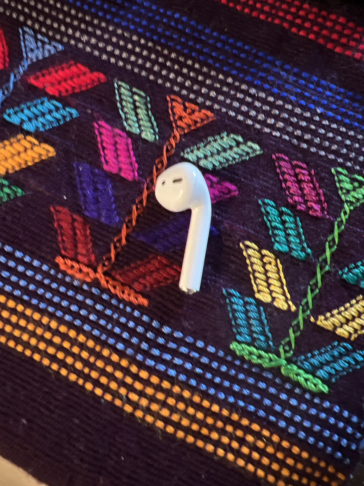 Right ear bud A2032