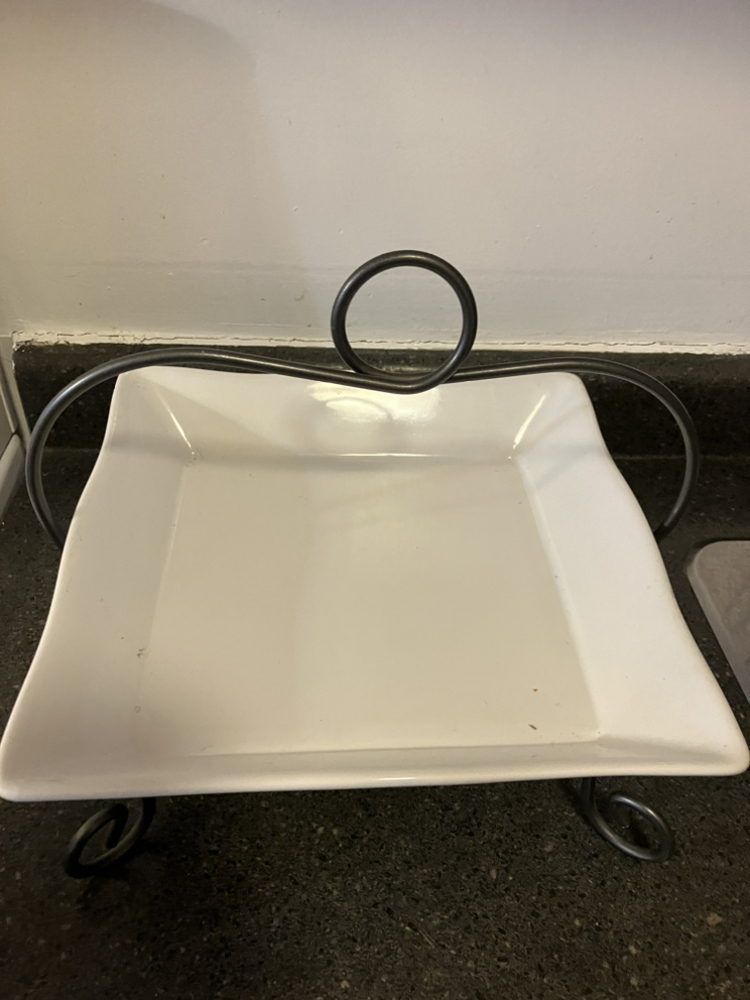 Serving tray with iron holder image indicator(5)