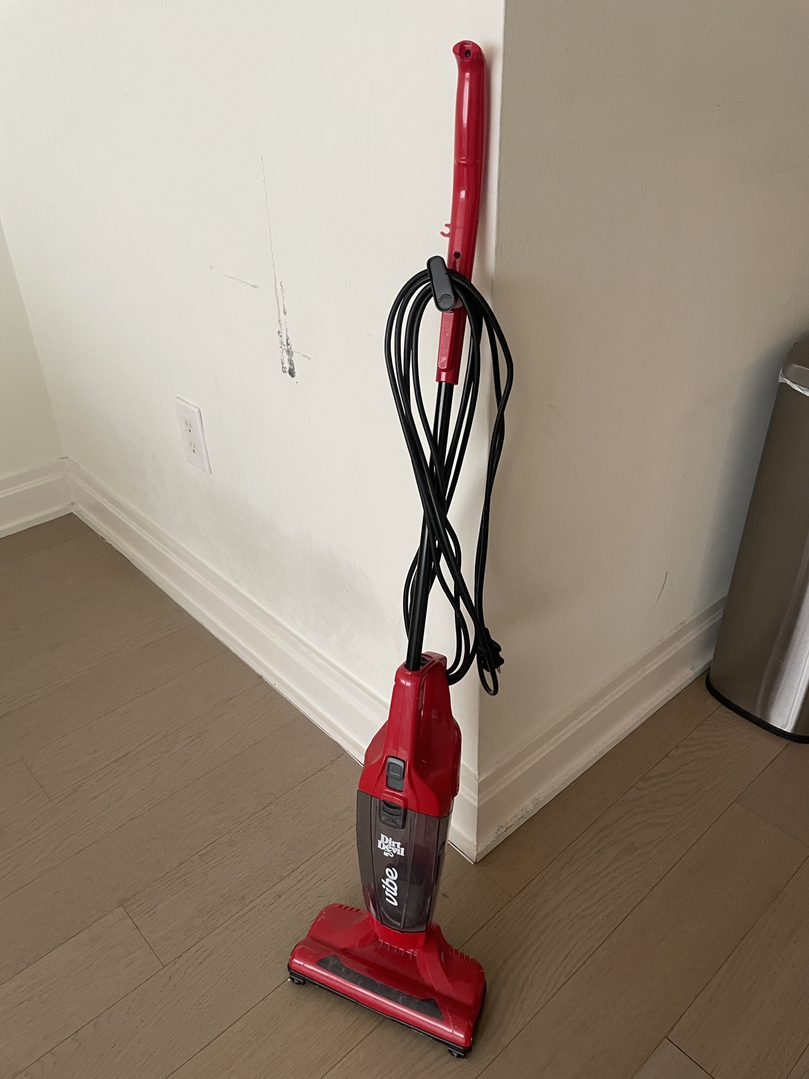 DIRT DEVIL VACUUM CLEANER