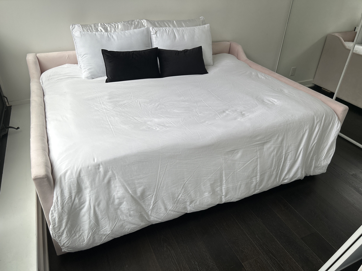 Queen day bed