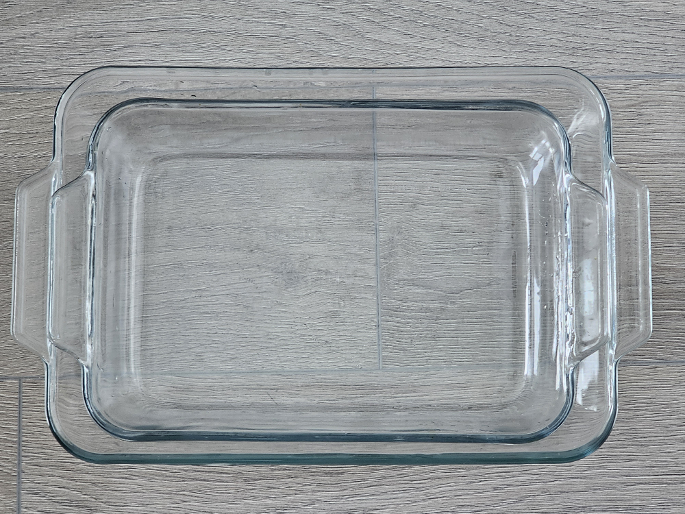 2 Glass Baking Dishes thumbnail