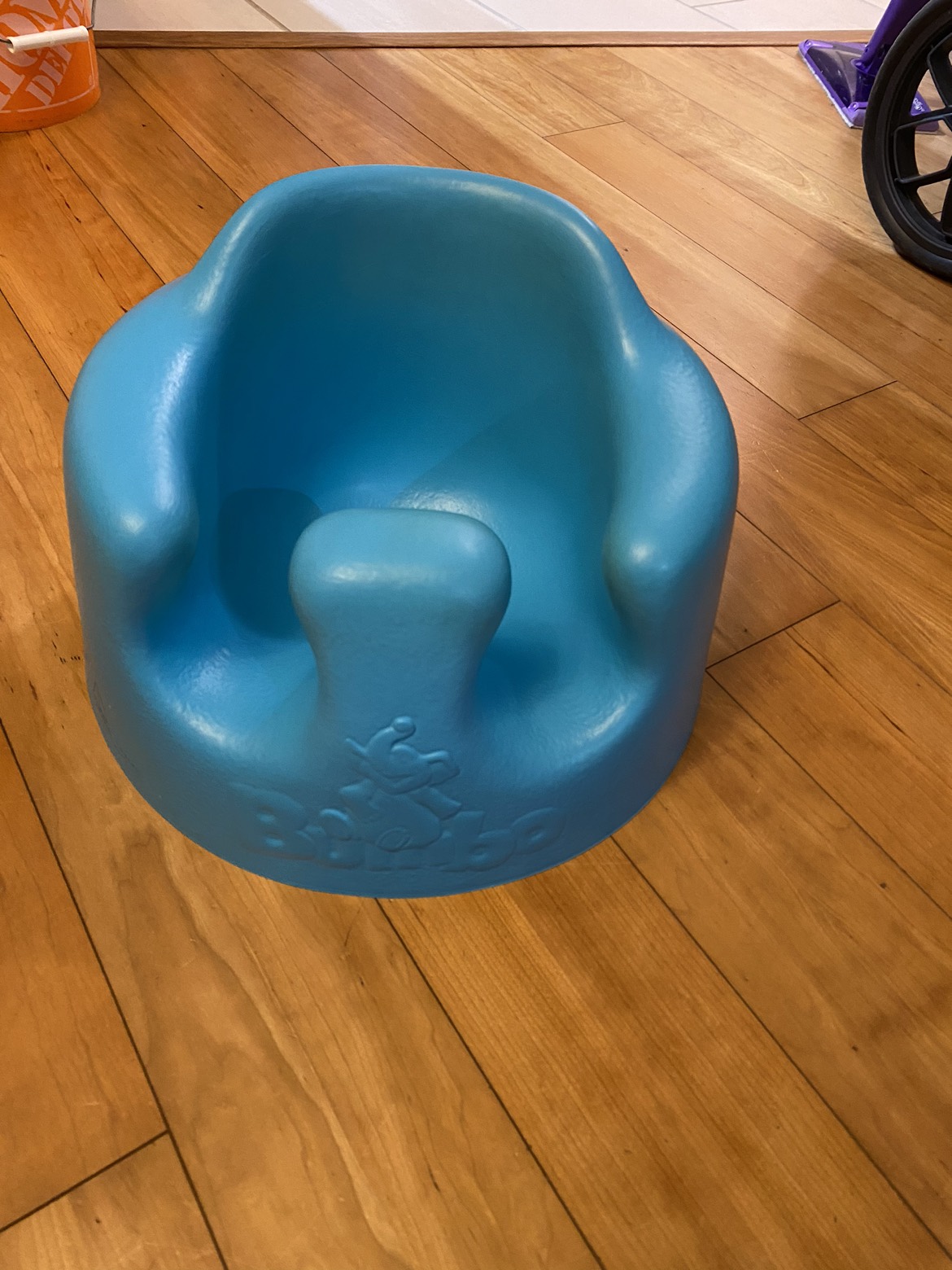 Bumbo chair with tray - photo 3