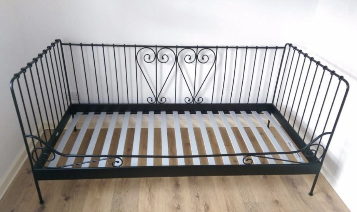 IKEA metal frame daybed with mattress - photo 2