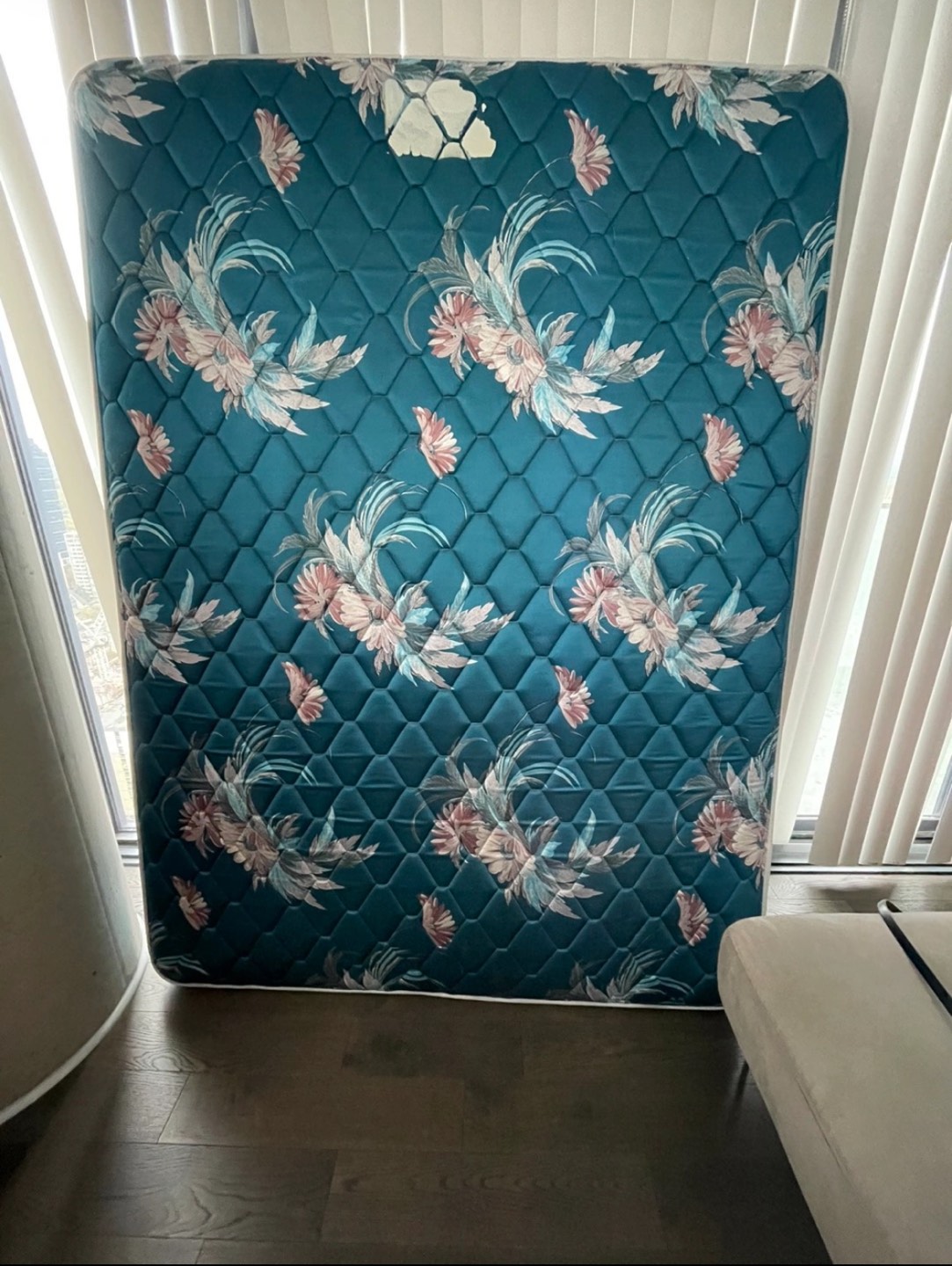 ‼️final price‼️Pretty luxurious Floral printed queen mattress thumbnail