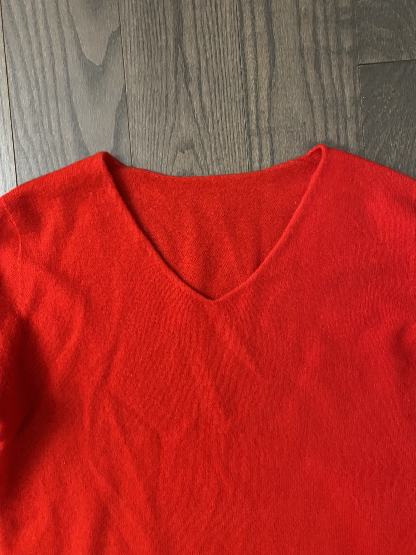 Red v neck sweater - photo 2