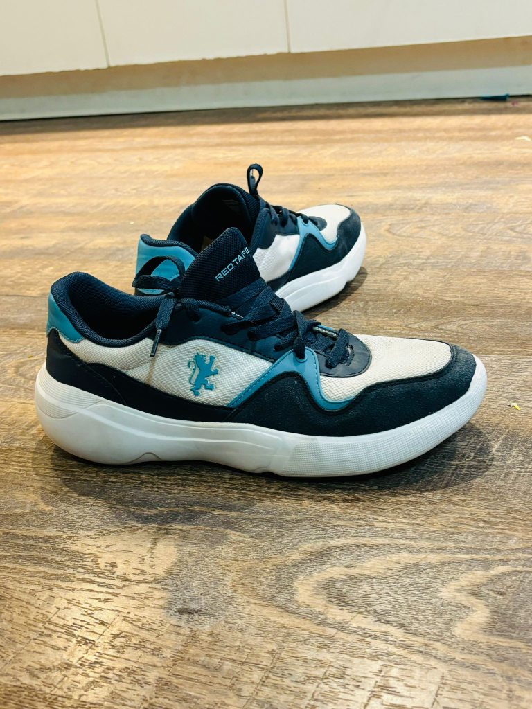 Red tape shoes thumbnail