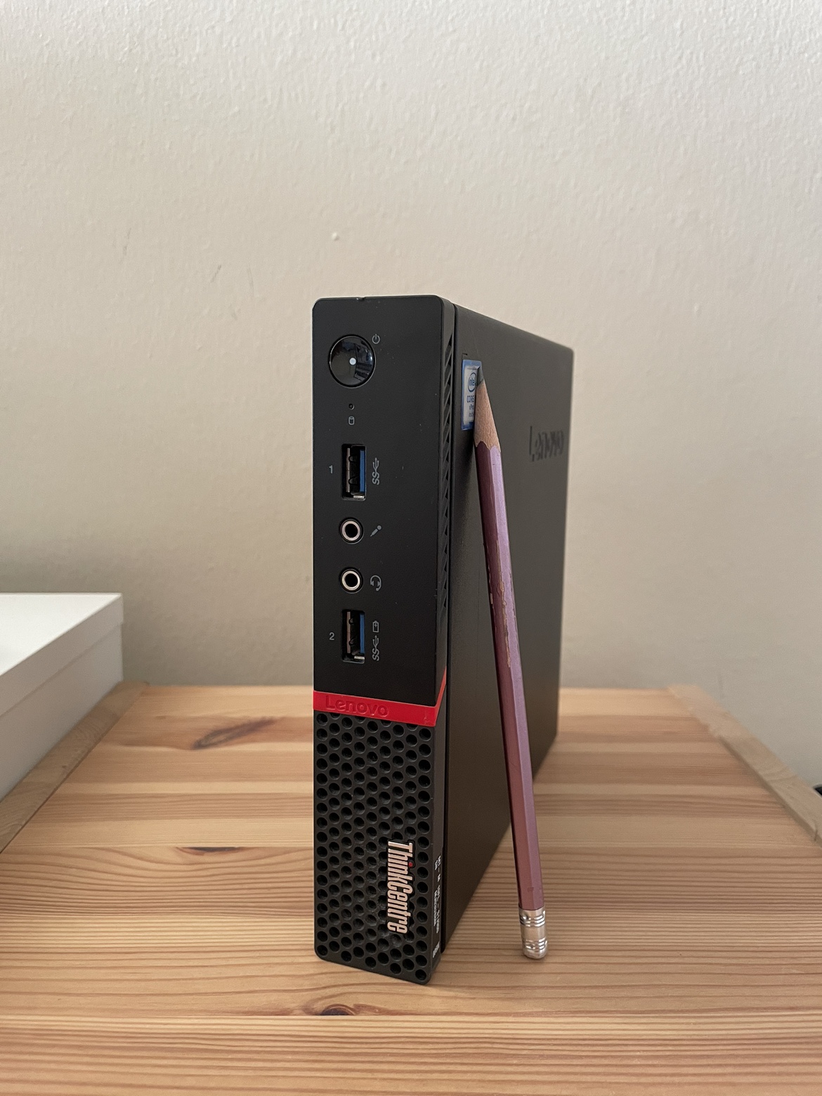 Lenovo M900 micro desktop - 32GB RAM - Monitor with it thumbnail