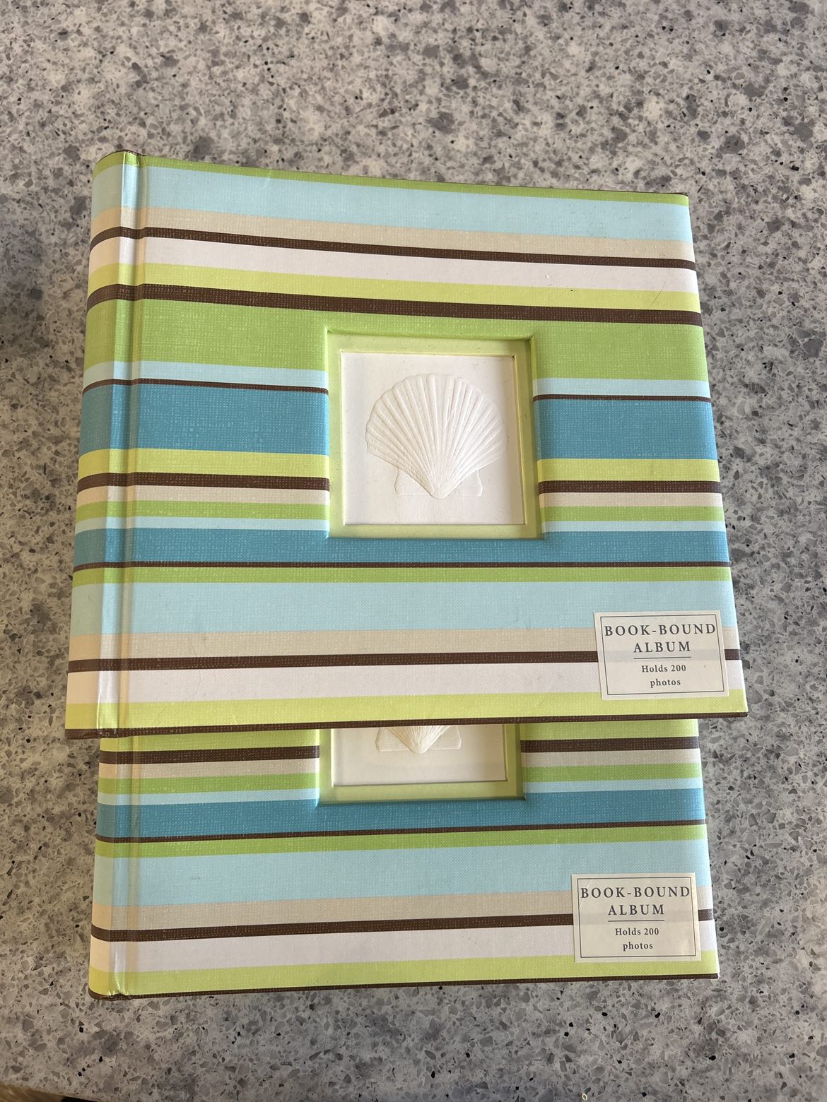 2 photo albums thumbnail