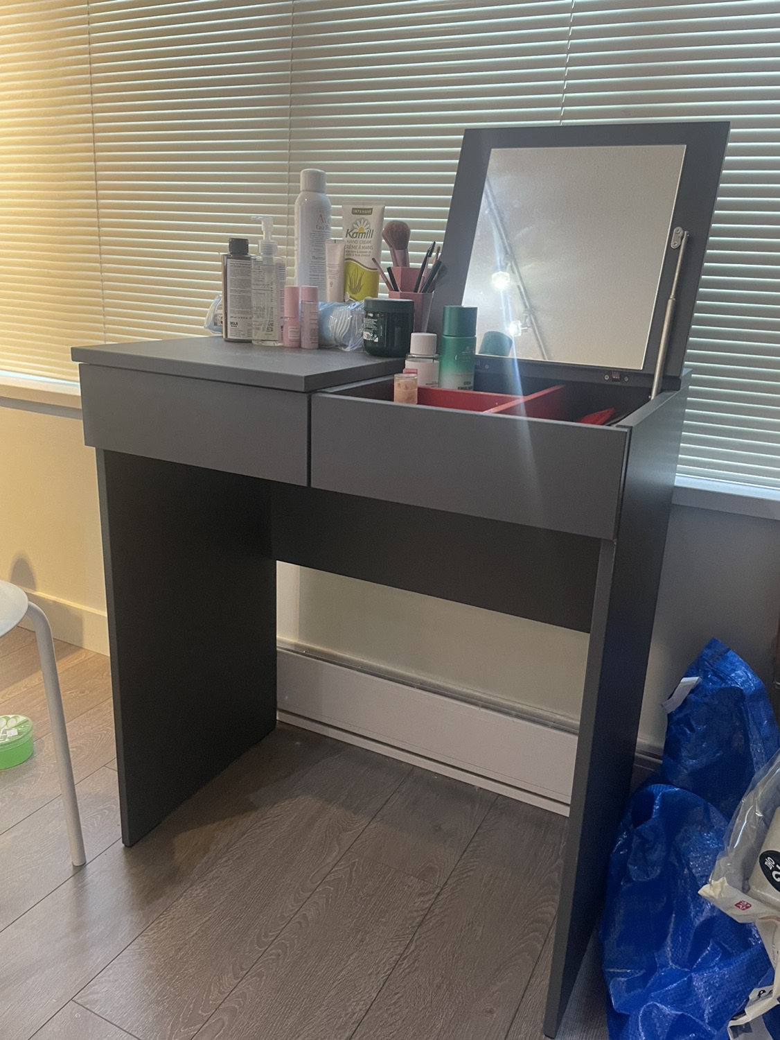 Dressing table