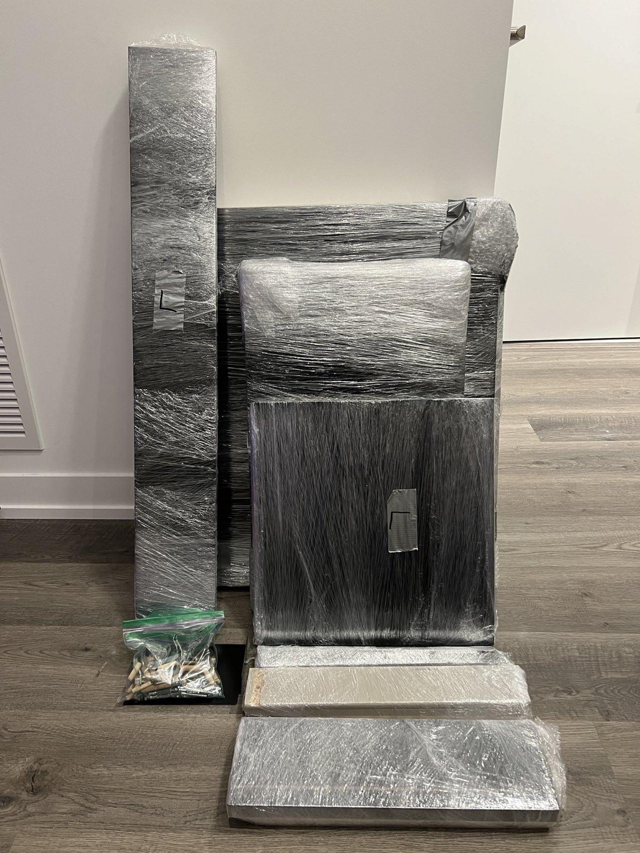 IKEA Malm Desk in Black-Brown (need gone ASAP) thumbnail