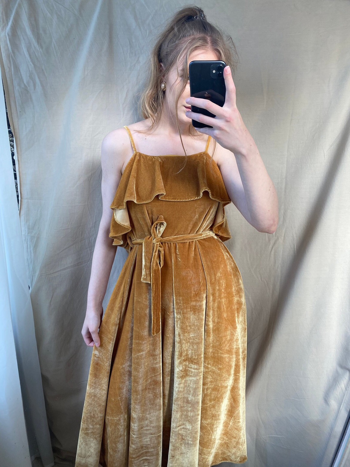Vintage crushed velvet golden yellow long dress image indicator(5)