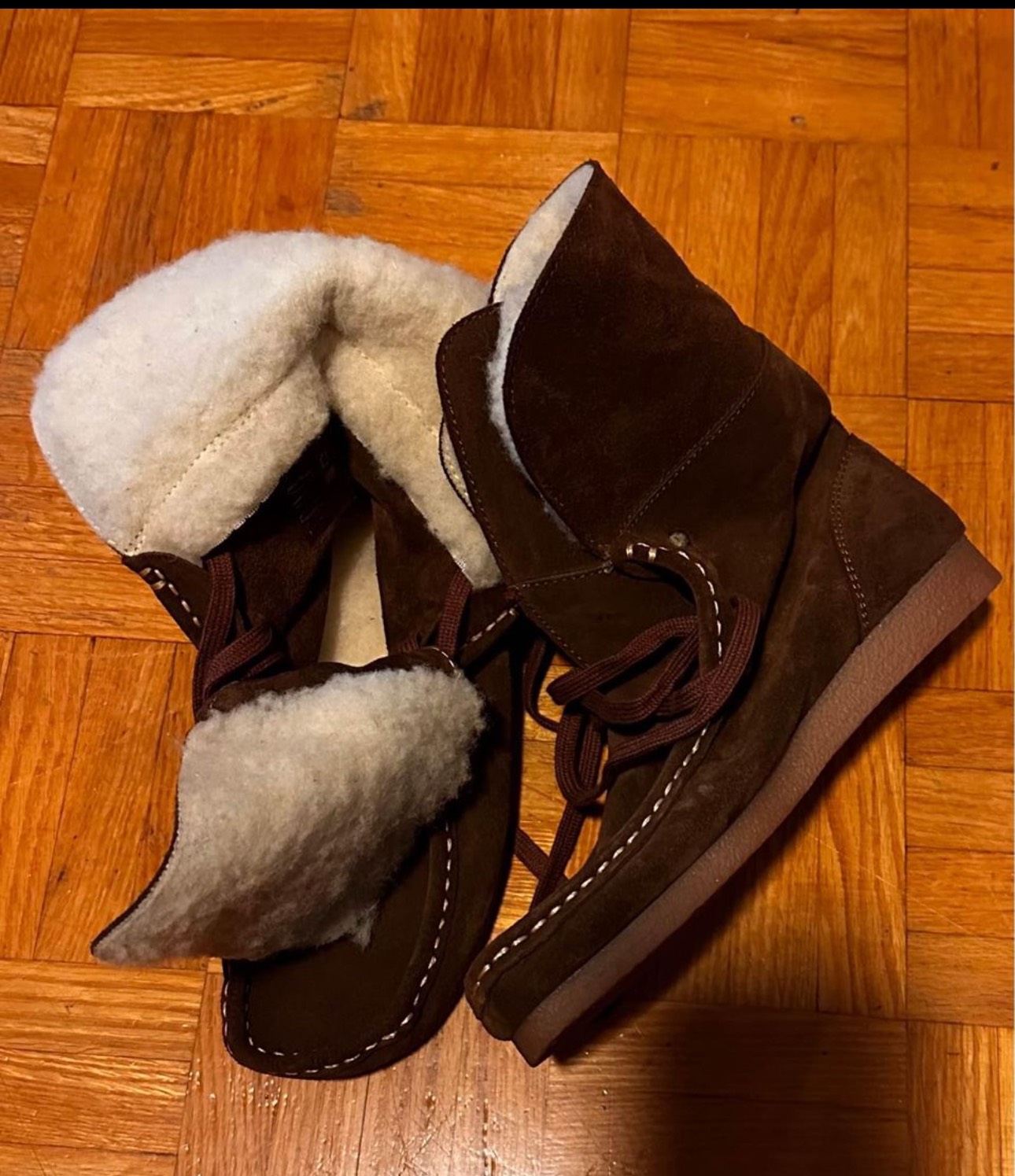 WOMENS FURRY BOOTS ,SIZE:8 thumbnail