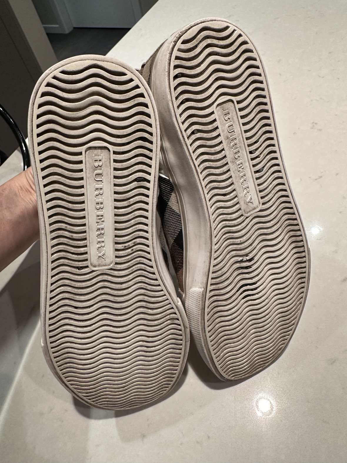 Burberry high tops - youth or small women’s - photo 4