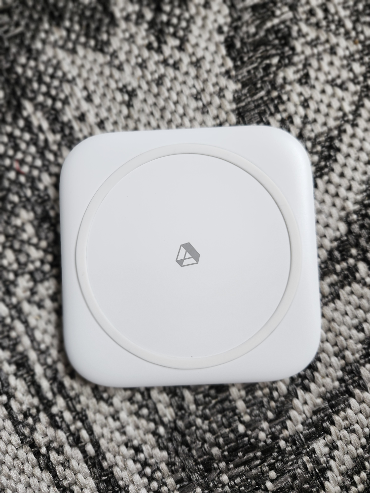 Fast Wireless Charging Pad - photo 2