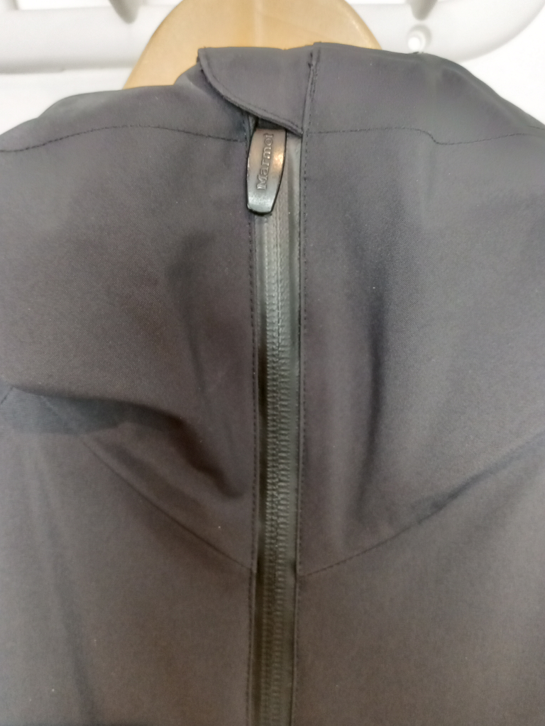 Marmot women's jacket image indicator(7)