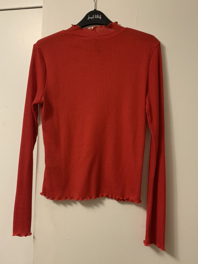 Cute red cropped shirt image indicator(3)