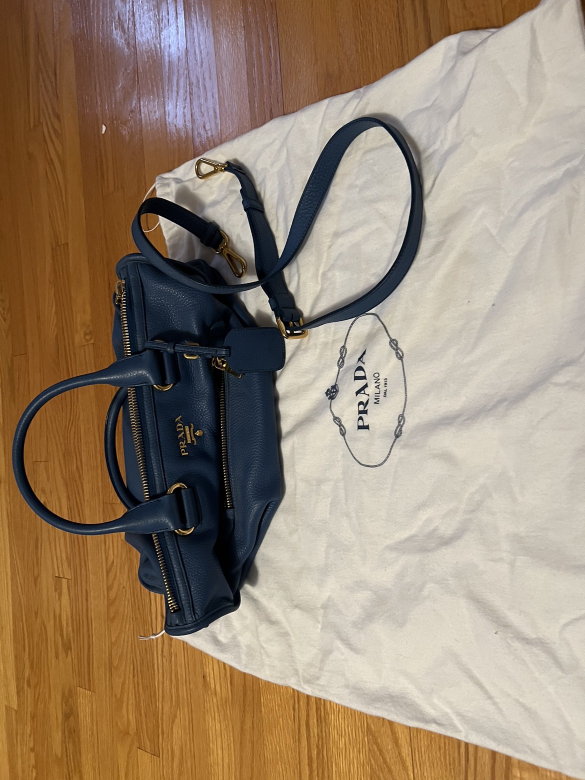Prada bag image indicator(9)