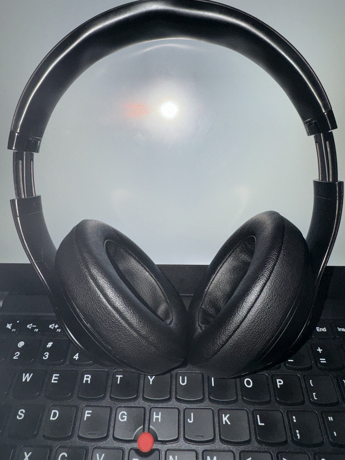 Beats by Dr. Dre, Beats Studio3 image indicator(3)