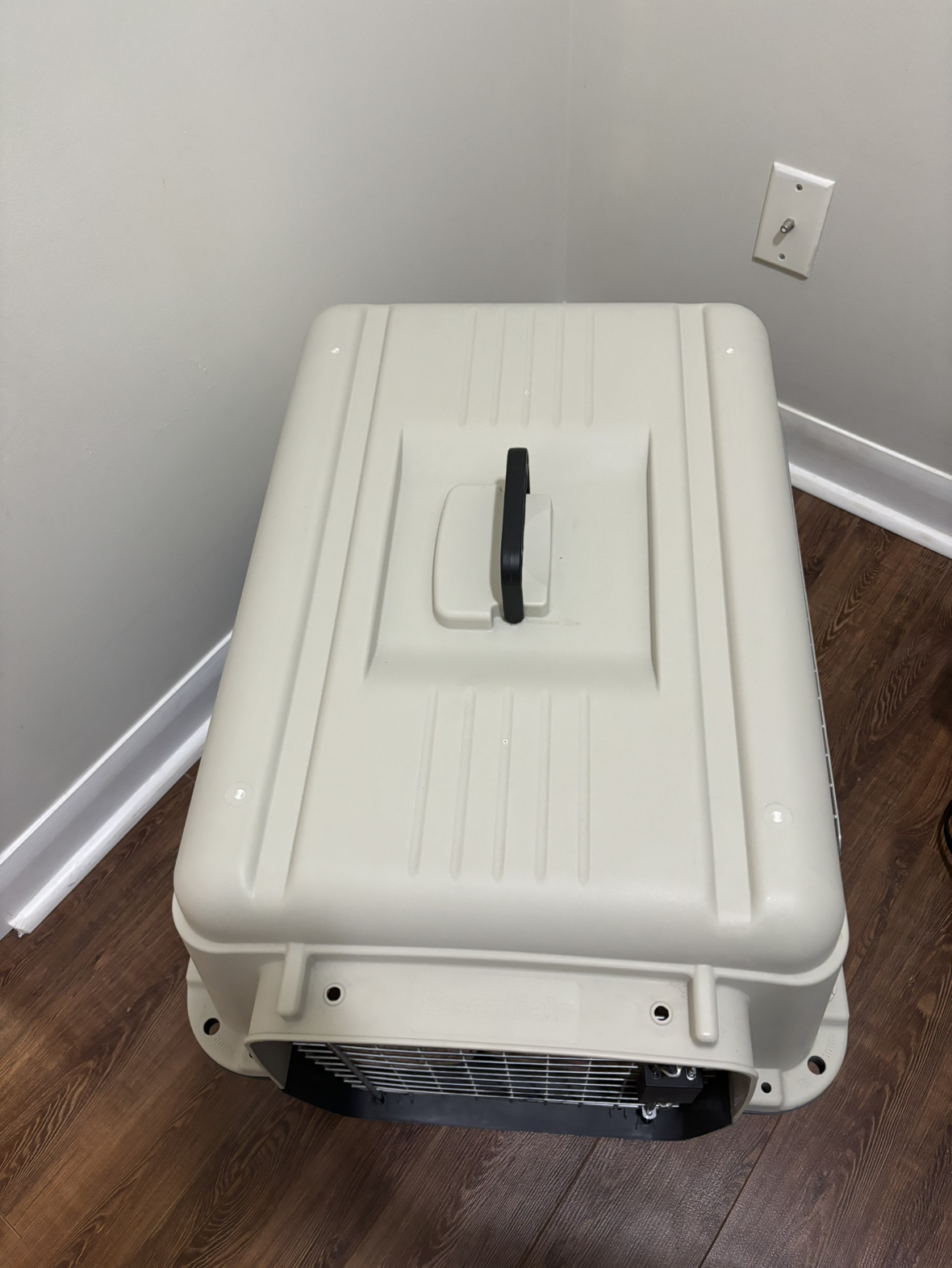 Pet carrier/crate - photo 2