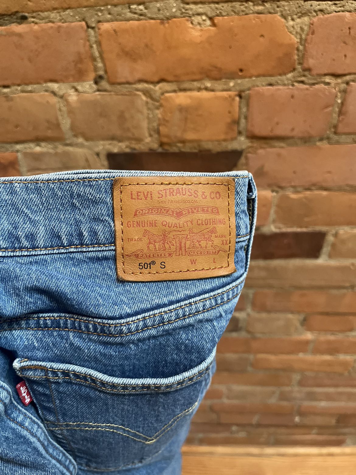 Women��’s Levi’s 501s - size 26 image indicator(3)