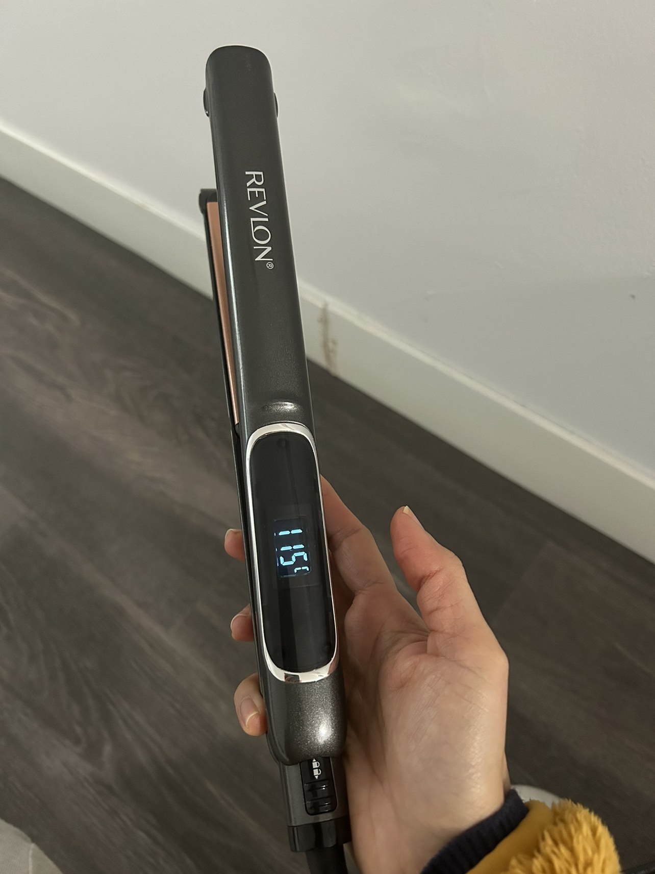 Revlon Hair Straightener- Like new! - photo 2