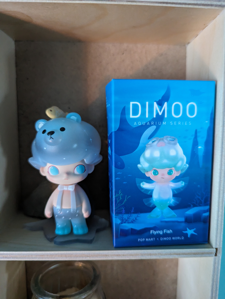 Various collectables: Dimoo, Kuromi, Cinnamoroll characters thumbnail