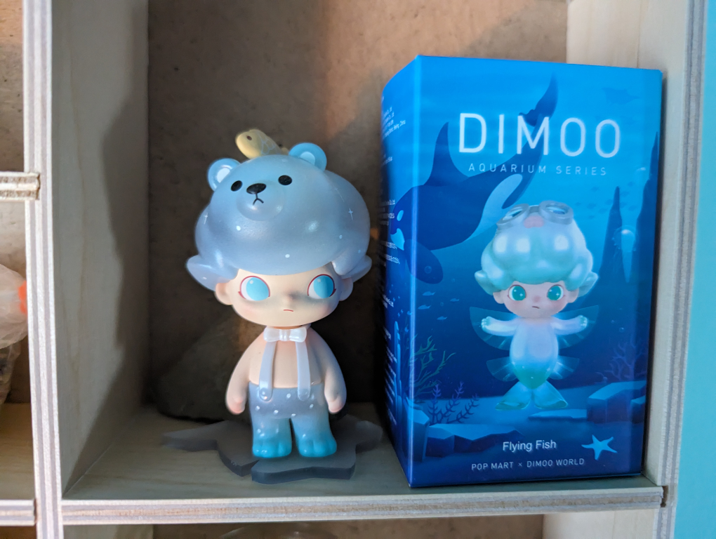 Various collectables: Dimoo, Kuromi, Cinnamoroll characters image indicator(2)