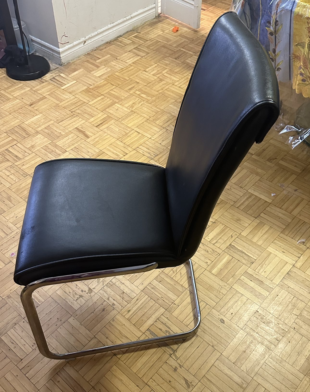 Leather dining chairs - photo 2