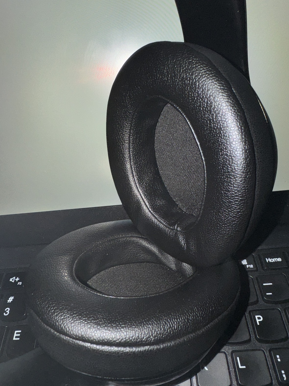 Beats by Dr. Dre, Beats Studio3 image indicator(4)