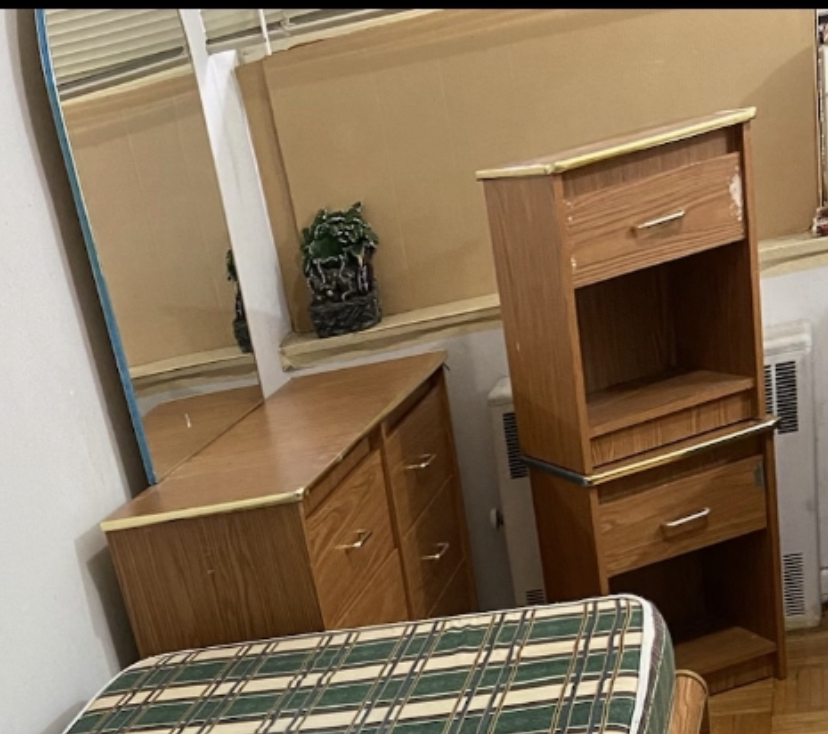 MOVING SALE FREE furniture *CLEARING UNIT* image indicator(5)
